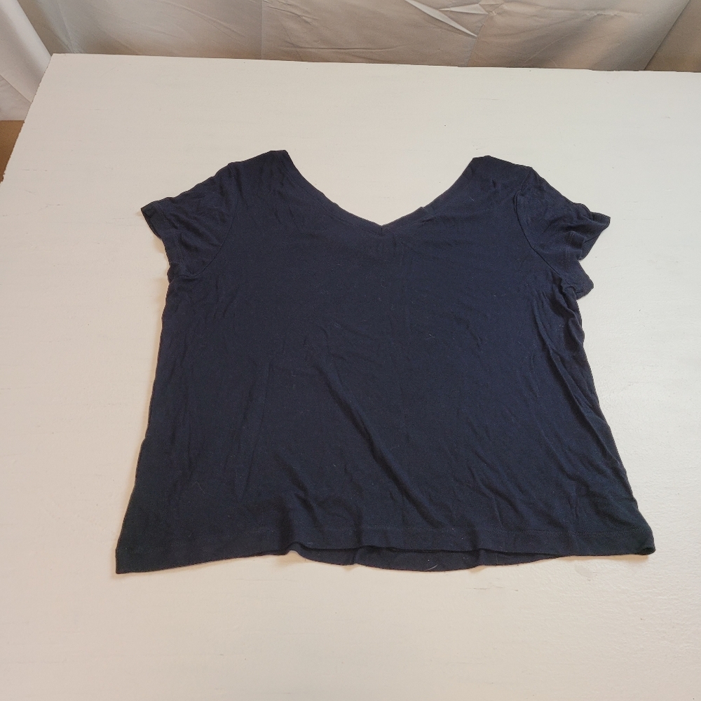 CAbi Women's Short Sleeve V-Neck Black Tee - Picture 4 of 6